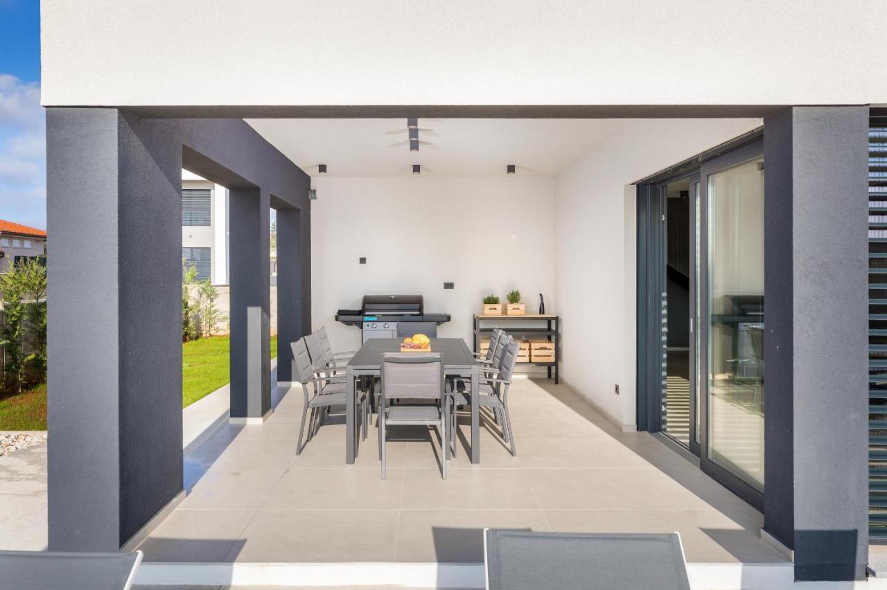 Amazing Private Villa With Outdoor Swimming Pool In Vodnjan Kültér fotó